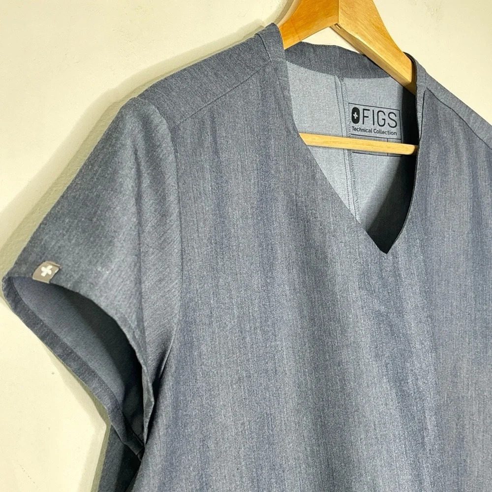 FIGS Dolores Flap Pocket Scrub Top Graphite Gray Short Sleeve V-neck Size L - Picture 3 of 7